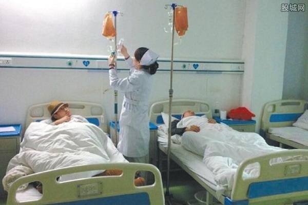 Người đàn ông ngất xỉu, phải nhập viện phẫu thuật do mắc sai lầm quen thuộc khi uống trà sữa