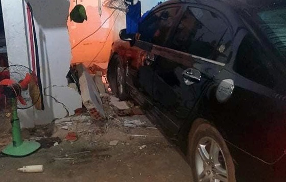 Điều tra vụ ô tô tông sập tường nhà nghỉ, đè bé gái 1 tháng tuổi tử vong