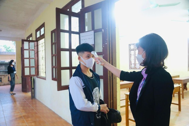 Sáng nay (8/11), hơn 3.800 học sinh huyện Ba Vì trở lại trường học trực tiếp