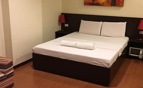 Vợ hú hí cùng nhân tình trong khách sạn, chồng nhờ hẳn “nhân vật đặc biệt” này hỗ trợ bắt gian