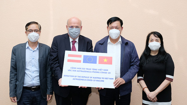 Bộ Y tế tiếp nhận 50.000 liều vaccine AstraZeneca của Chính phủ Áo trao tặng