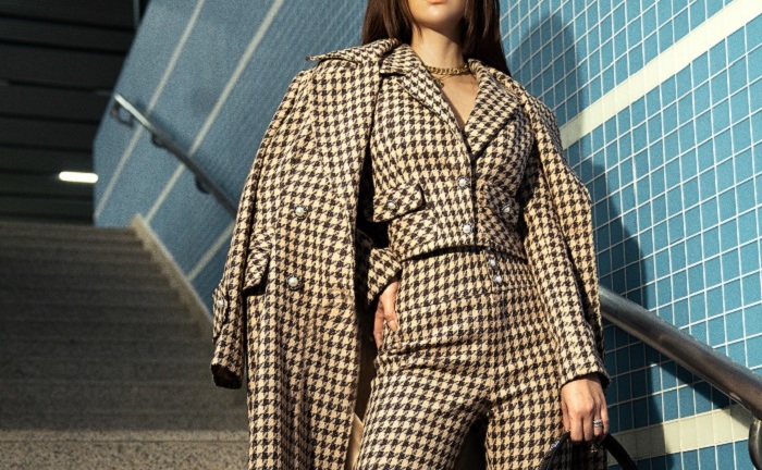 Phan Minh Huyền hóa “nữ tổng tài” sang chảnh và nóng bỏng trong bộ ảnh ở ga tàu điện