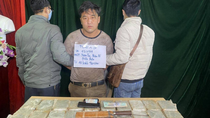 Lào Cai: Mật phục dọc các tuyến đường, bắt đối tượng vận chuyển 40 bánh heroin