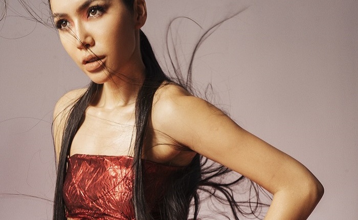 Minh Tú khoe trọn cá tính xen chút nổi loạn trong bộ ảnh biến tấu thời trang Y2K