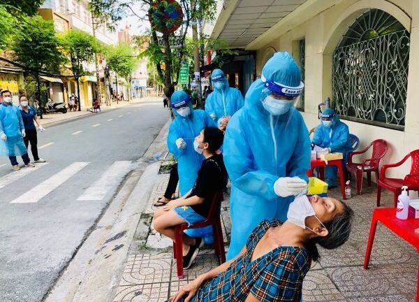 TP.HCM đề nghị hỗ trợ bổ sung 3.000 nhân viên y tế