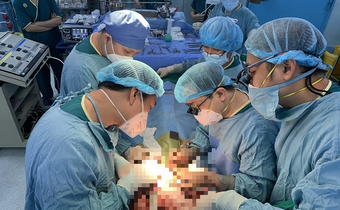 Tin tức đời sống ngày 21/12: Cha hiến một phần gan cứu con gái 7 tuổi