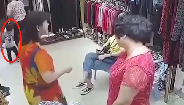Bé trai suýt bị bắt cóc ngay trước mặt mẹ, may mắn thoát nạn nhờ hành động nhanh trí
