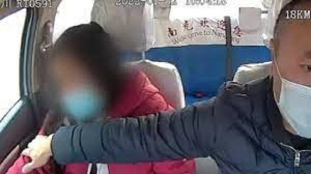 Cô gái boa số tiền lớn nhưng tài xế nhất quyết không nhận, nguyên nhân gây sốc tột độ