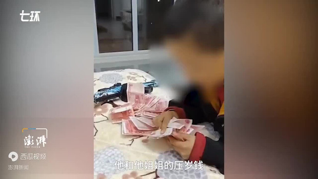 Cô giáo tức tốc báo phụ huynh khi thấy bé trai mang thứ bất ngờ đến lớp