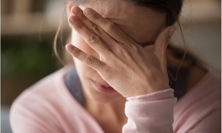 Đau đầu có thể cảnh báo nhiễm biến thể Omicron, làm cách nào để nhận biết?