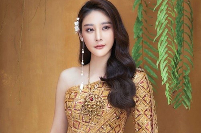 Nữ diễn viên “Chiếc lá cuốn bay” Tangmo Pattaratida tự nhảy khỏi thuyền, tử nạn trên sông?