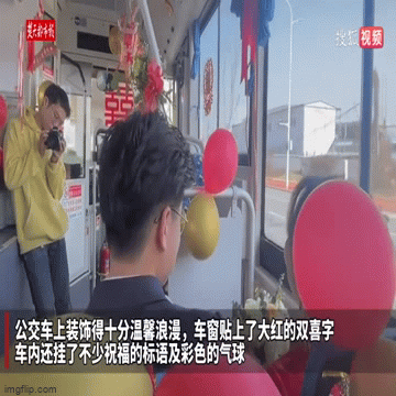 Tân lang tân nương “chơi lớn”, rước dâu bằng “siêu xe công cộng” khiến ai nấy trầm trồ