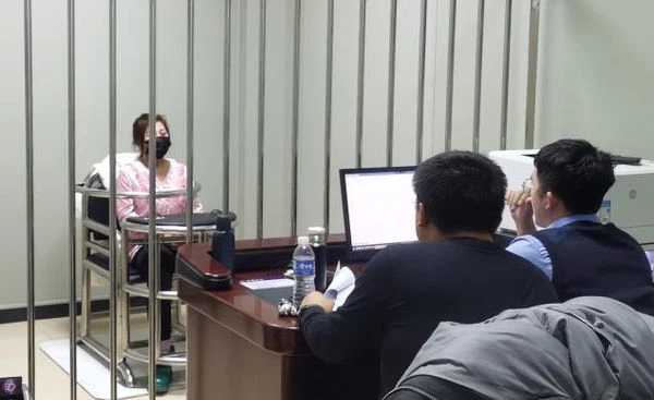 Bạn gái đi ngủ cũng không chịu tẩy trang, người đàn ông “ngã ngửa” khi biết sự thật