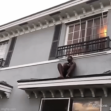 Anh chàng ngang nhiên đến nhà nhân tình để “vui vẻ” rồi rơi vào cảnh khổ không biết kêu ai