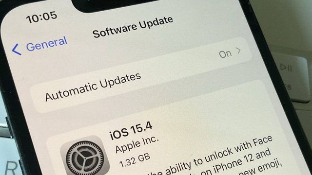 Tin tức công nghệ mới nóng nhất hôm nay 25/3: Apple nói gì về việc iOS 15.4 gây tụt pin nhanh?