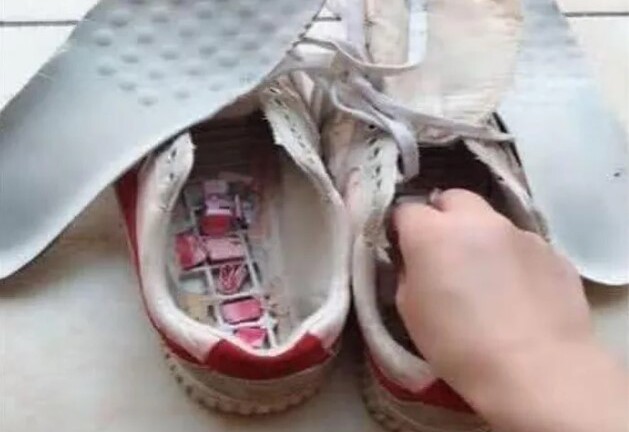 Chồng nhất quyết không chịu vứt đôi giày cũ, vợ đem đi giặt mới phát hiện bí mật gây sốc