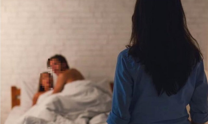 Vợ phát hiện hành vi khó dung thứ của chồng cùng bảo mẫu lúc nửa đêm, bí mật phía sau còn gây sốc hơn