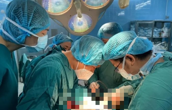 Tin tức đời sống ngày 10/4: Người phụ nữ 24 tuổi có khối u buồng trứng nặng 20kg