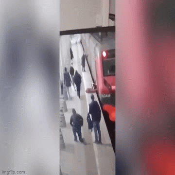 Hoảng hốt chứng kiến cảnh cô gái bị đoàn tàu kéo lê cả đoạn đường dài