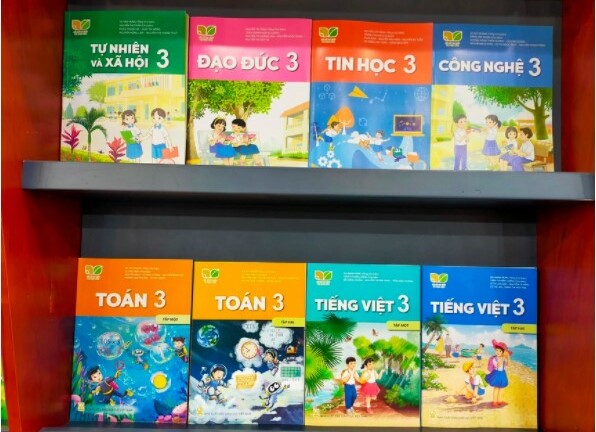 Xôn xao chuyện giá SGK mới lớp 3, 7, 10 cao gấp 2 – 3 lần sách hiện hành