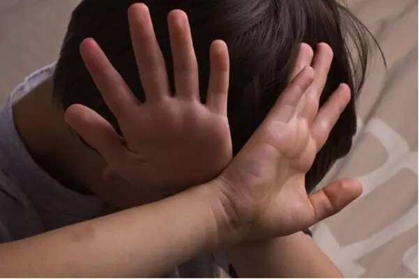 Bắt tạm giam bác sĩ có hành vi dâm ô với bé trai 16 tuổi