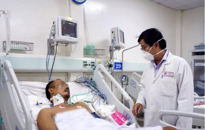 Cứu sống người đàn ông ngưng tim 2 lần vì điện giật