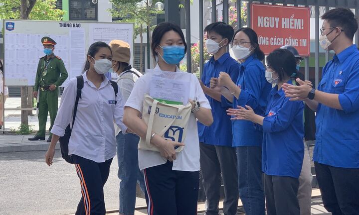 Sáng nay (19/6), hơn 106.000 thí sinh Hà Nội thi môn Toán vào lớp 10