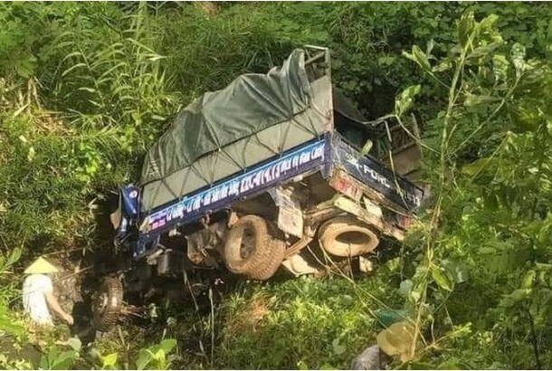 Xe tải lao xuống vực sâu 20m tại Hòa Bình, tài xế tử vong tại chỗ