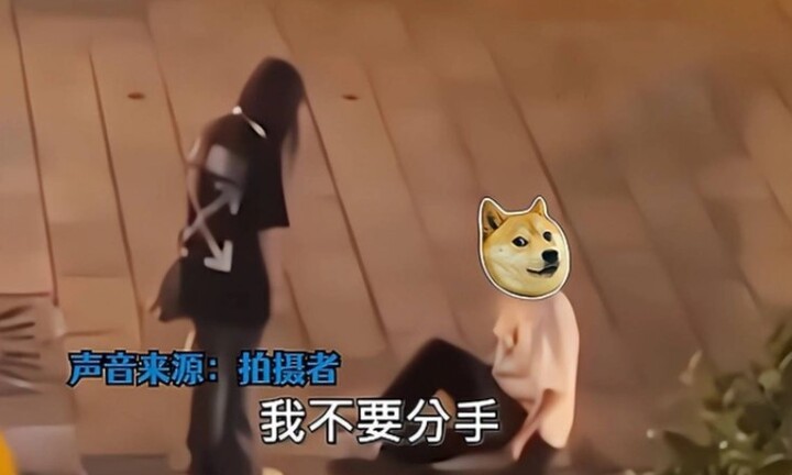 Dân tình xôn xao chuyện chàng trai quỳ gối trước bạn gái xin đừng chia tay