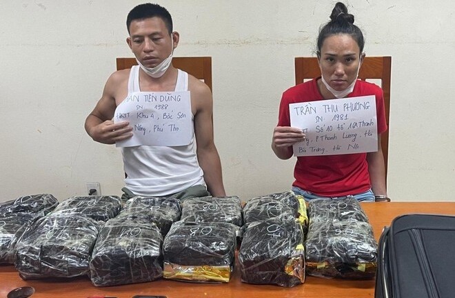Phát hiện hơn 10kg ma túy trong vali của cặp đôi đứng trước cổng bến xe Nước Ngầm