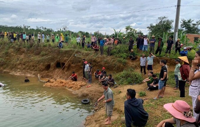 Xót xa phát hiện hai anh em sinh đôi tử vong dưới hồ ở Đắk Lắk