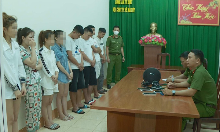 Đắk Lắk: Phát hiện nhóm nam nữ rủ nhau mua ma túy tổ chức tiệc “giải ngố”