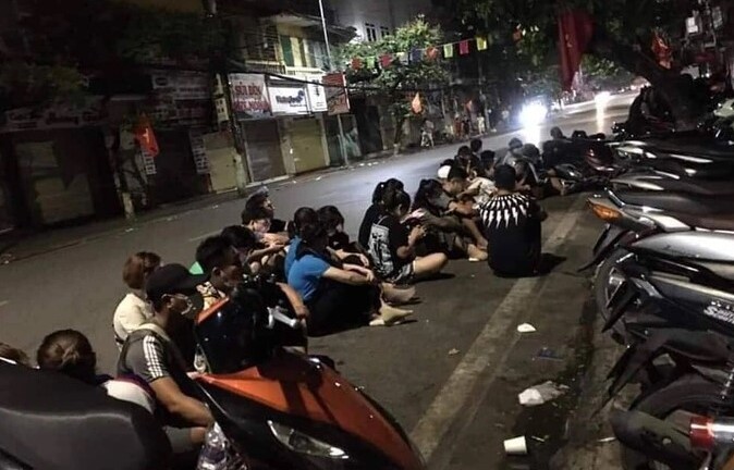 Hải Phòng: Xếp hàng từ 4h để mua bánh trung thu