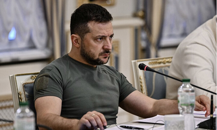 Xe chở Tổng thống Ukraine Volodymyr Zelensky gặp tai nạn ở Kyiv