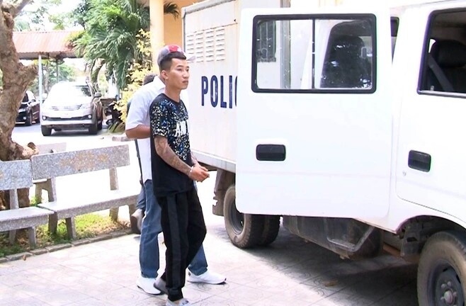 Lời qua tiếng lại, thanh niên dùng kéo móc ở chìa khóa đâm người trọng thương