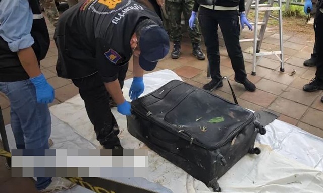 Vali phình to trôi trên sông nhiều ngày, người dân “rụng rời tay chân” khi mở ra kiểm tra