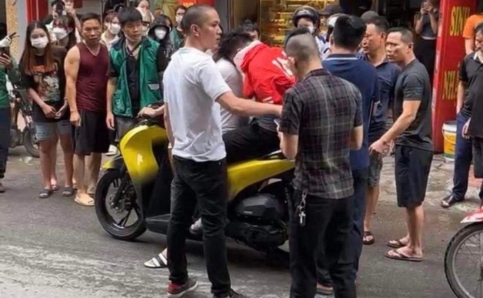 Bắt nghi phạm vờ mua vàng rồi bỏ chạy ở Hà Nội