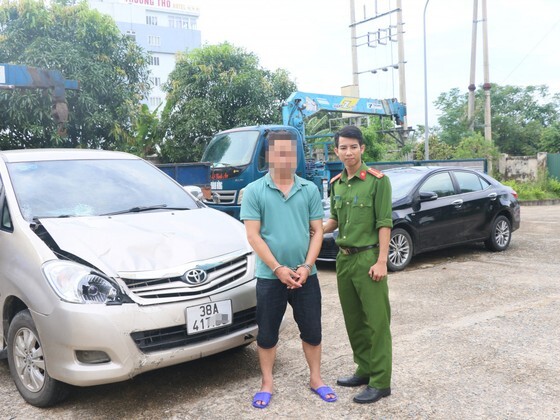 Hà Tĩnh: Tạm giữ hình sự tài xế ô tô 7 chỗ kéo lê xe máy hơn 2km trên quốc lộ 1A