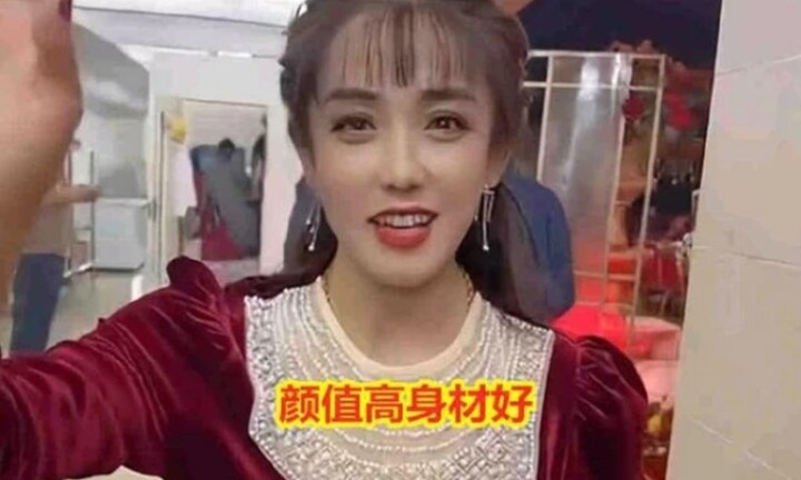 Bà mẹ 51 tuổi chiếm trọn spotlight tại đám cưới của con trai với nhan sắc cực đỉnh