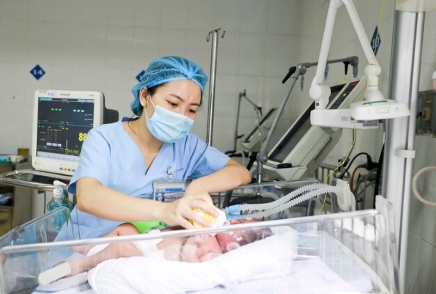 Tin tức đời sống ngày 2/11: Cứu sống bé sinh non 25 tuần tuổi chỉ nặng 700g