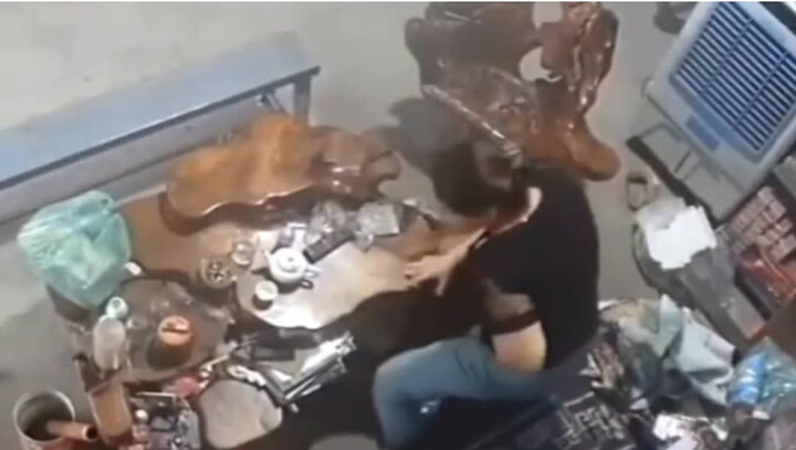 Bắt đối tượng vờ mua hàng, đâm người phụ nữ trọng thương rồi cướp túi xách
