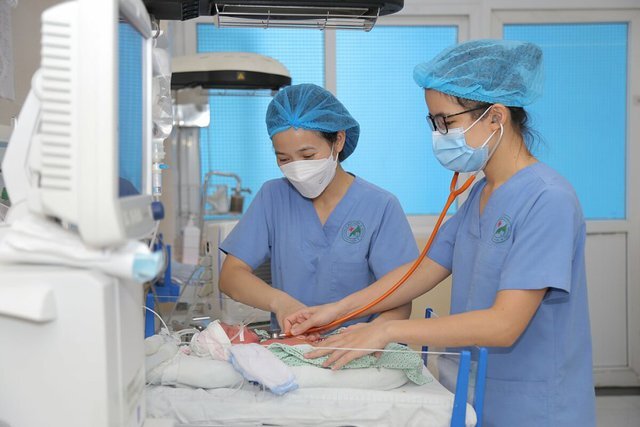 Sốt xuất huyết ở trẻ sơ sinh: Triệu chứng lâm sàng không đặc trưng, dễ nhầm lẫn, bỏ sót