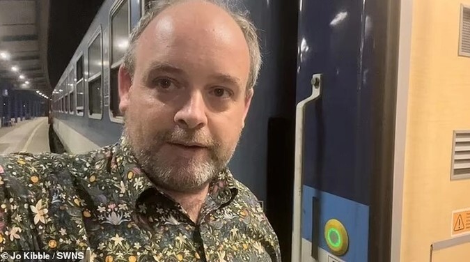 Nam du khách đi qua 10 quốc gia chỉ trong 1 ngày bằng phương tiện công cộng