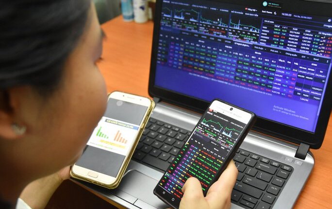 Cổ phiếu ngày 29/11: Thanh khoản trên toàn thị trường tăng vọt lên hơn 20.000 tỷ đồng