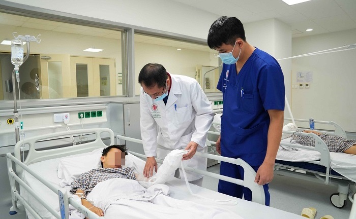 Tin tức đời sống ngày 10/12: Bé trai 13 tuổi bỏng mặt vì bình gas mini phát nổ