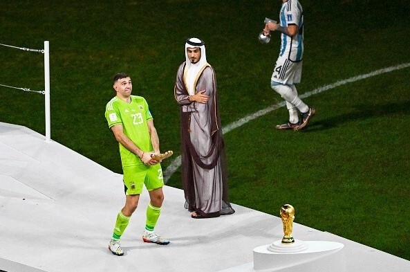 World Cup 2022: Thủ môn Argentina bị chỉ trích vì hành động ăn mừng quá khích
