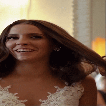 Cô dâu cắt phăng mái tóc dài ngay trong ngày cưới vì lý do đầy xúc động