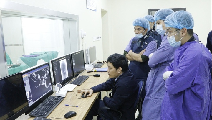 Tin tức đời sống ngày 30/1: Xuyên đêm cấp cứu 3 bệnh nhân bị xuất huyết não