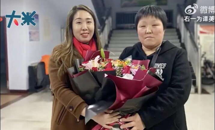 Người phụ nữ tự học hơn 10 tiếng địa phương, 9 năm giúp 300 người đoàn tụ gia đình