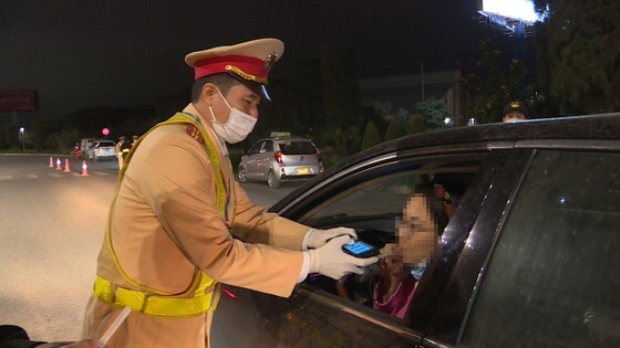 Vi phạm nồng độ cồn mức kịch khung, nữ tài xế bị phạt 35 triệu đồng, tạm giữ xe 10 ngày